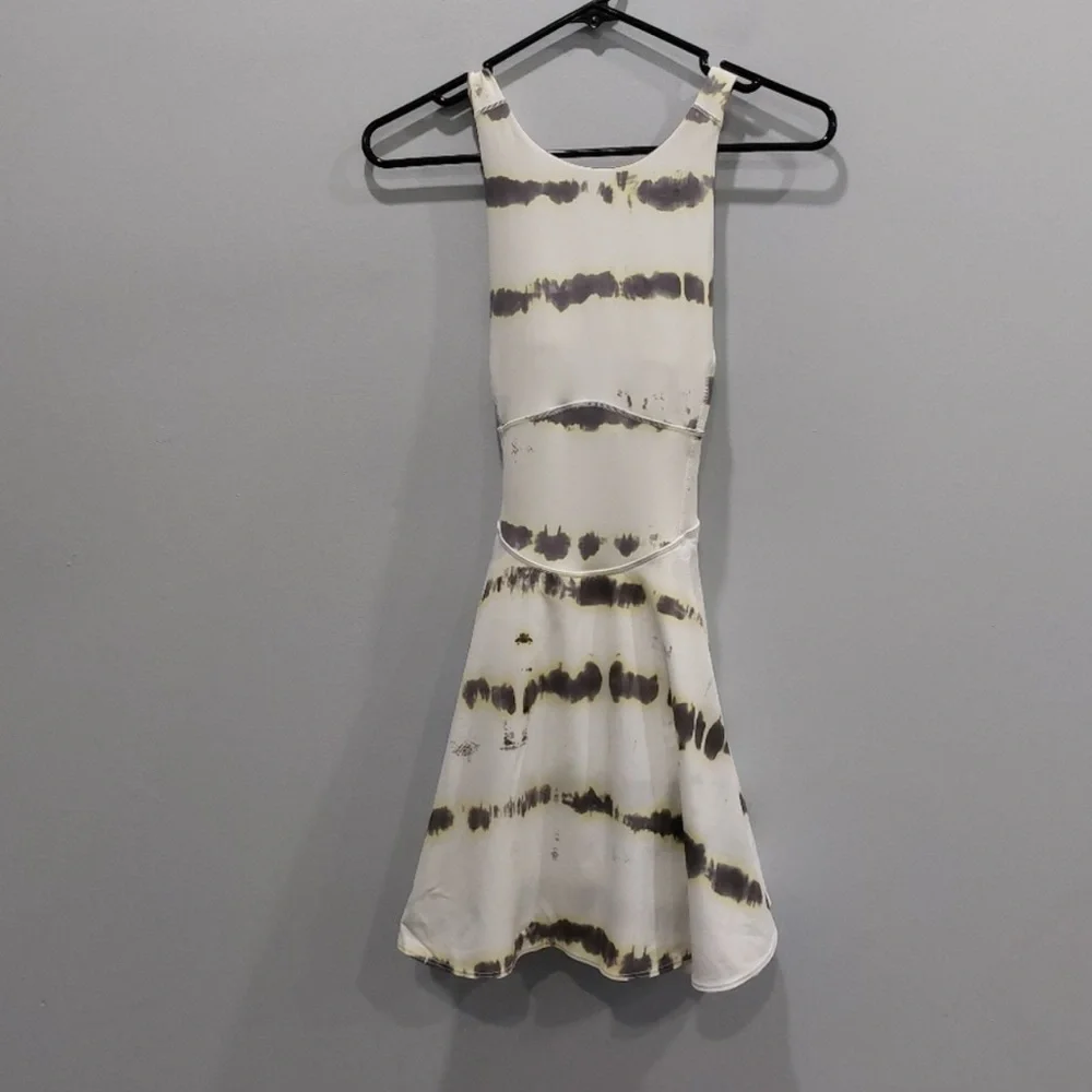 Lululemon Athletica dress White and Black Skater Mini Skirt😍😍